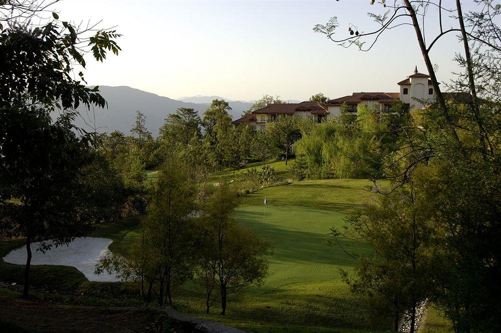 Hotel Ananda In The Himalayas Rishīkesh Exterior foto